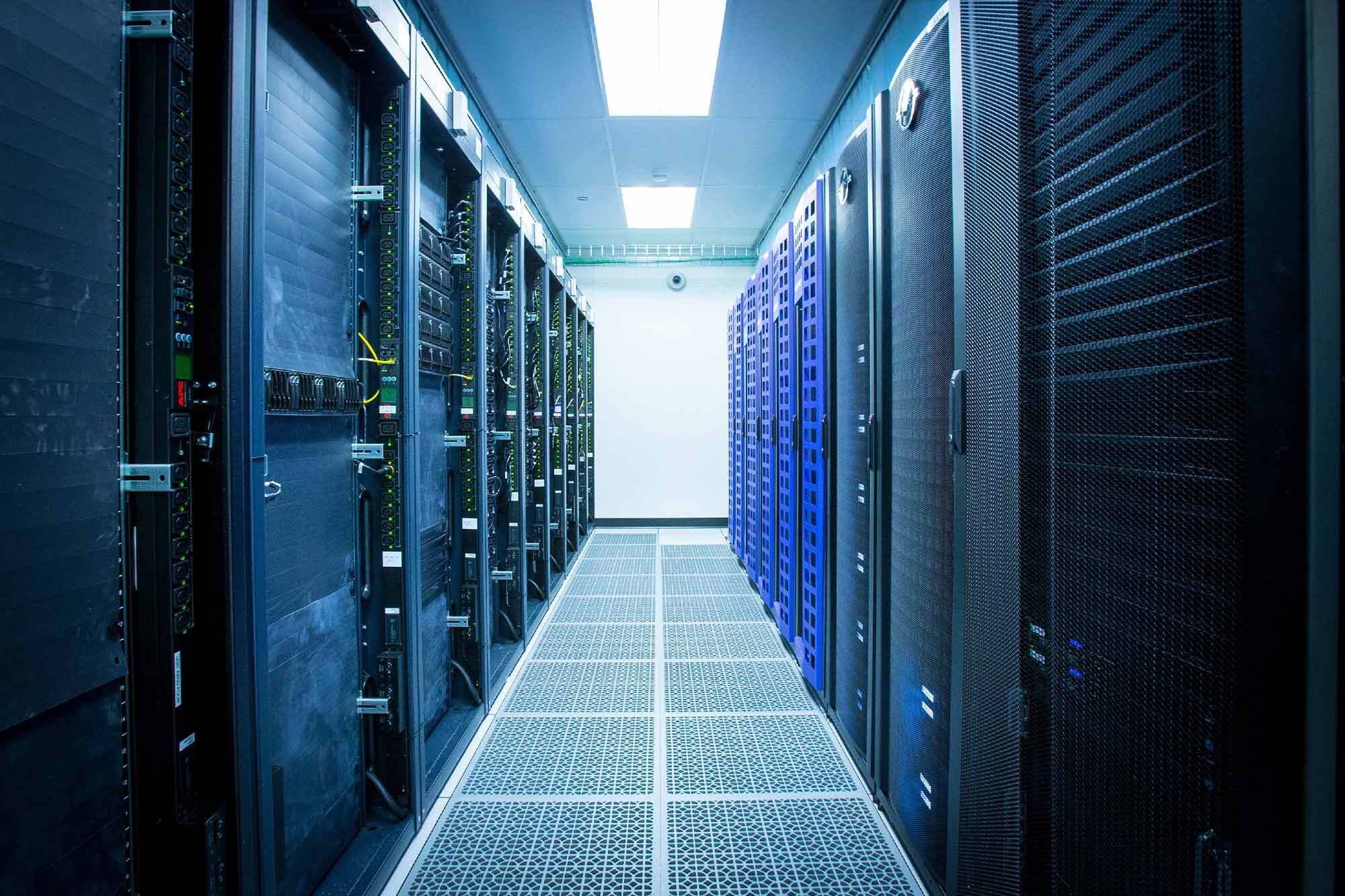 Corridoio di un data center, fotografia illustrativa